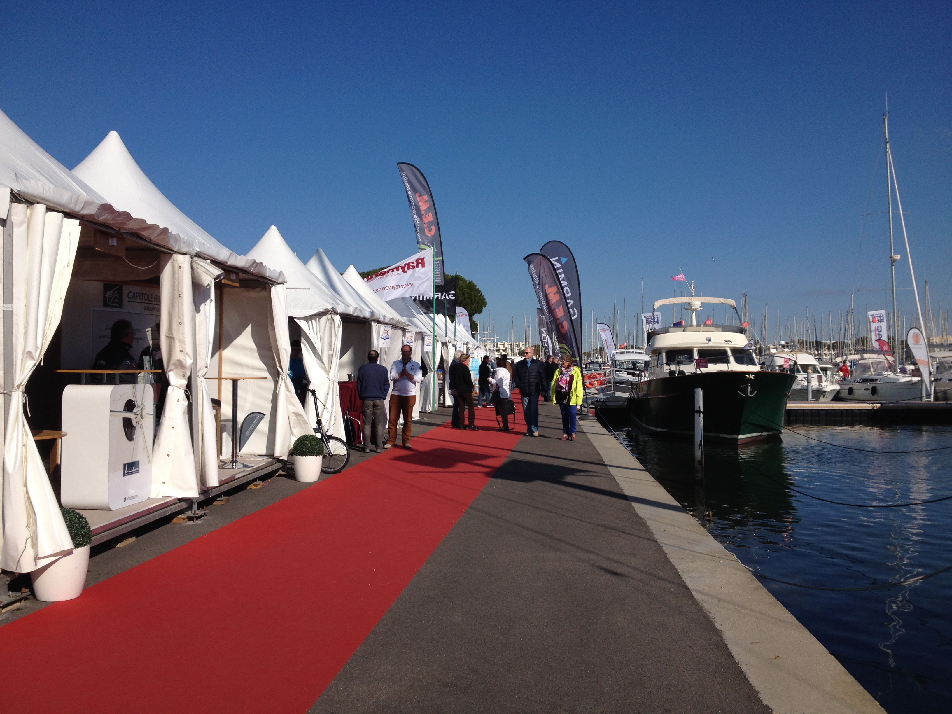 Le stand Assurboat au plus près des bateaux et des plaisanciers